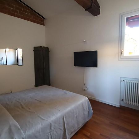 Charme Appartamento Immerso Tra Le Mura Bolognesi Ngoại thất bức ảnh