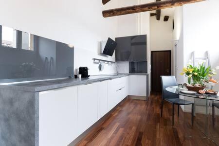 Charme Appartamento Immerso Tra Le Mura Bolognesi Ngoại thất bức ảnh