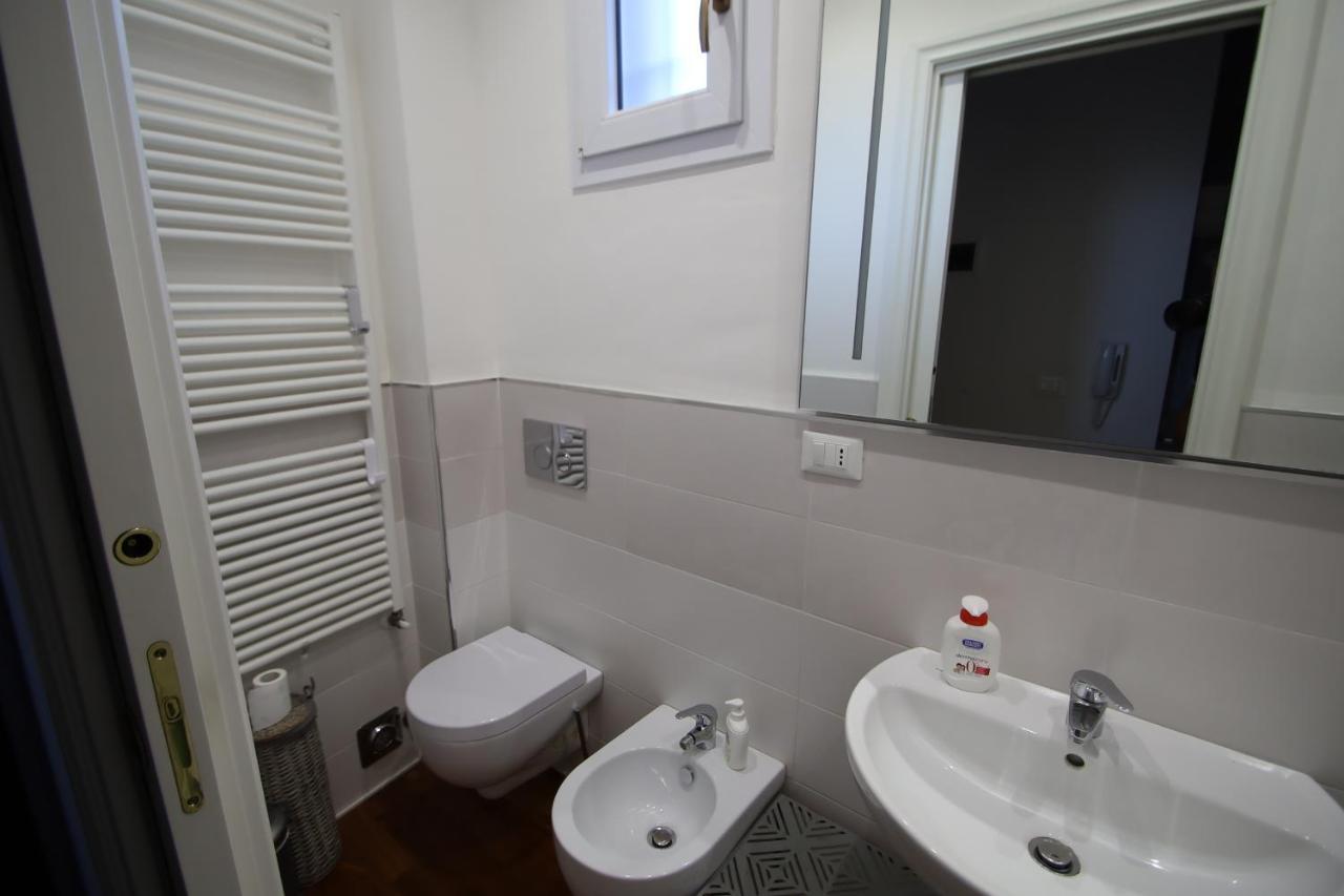 Charme Appartamento Immerso Tra Le Mura Bolognesi Ngoại thất bức ảnh